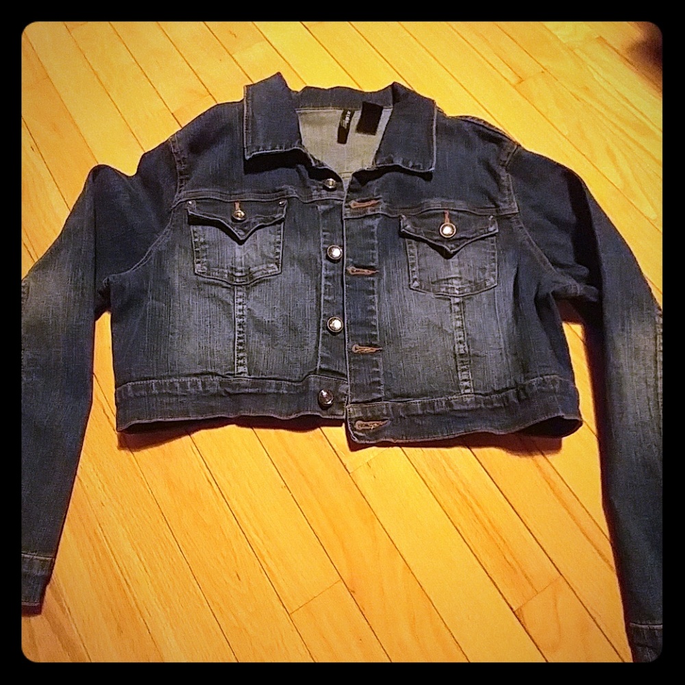 Cropped denim jacket